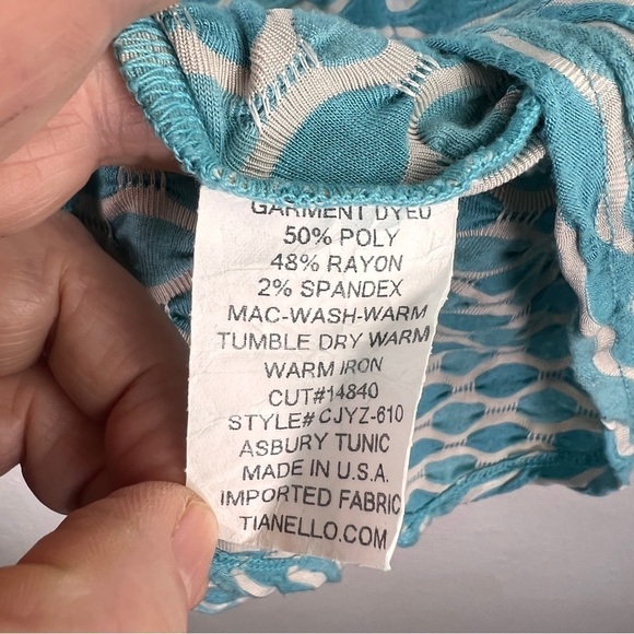 TIANELLO BY STEVE BARRAZA Turquoise & White shark bite tunic. ¾ sleeves - Picture 6 of 6